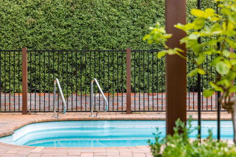 Private Pool Retreat In Watson - Inverell Accommodation 0