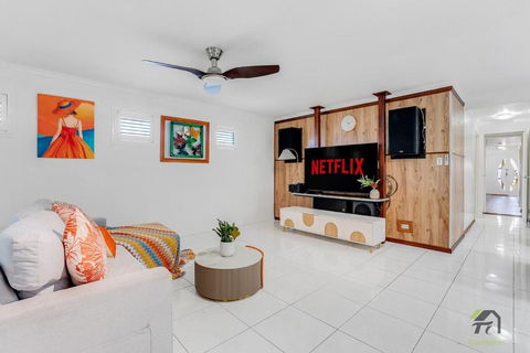 Quiet 5 Bedrooms House Located Springfield Lake - Inverell Accommodation 0