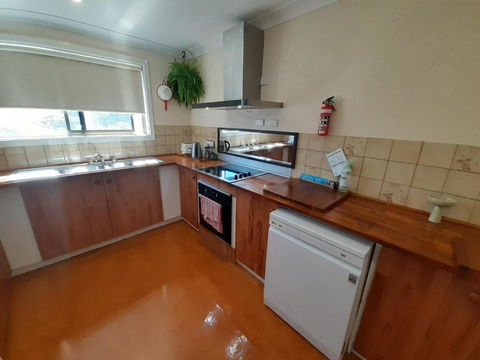 QUIET PROPERTY BY THE RIVER - Inverell Accommodation 3