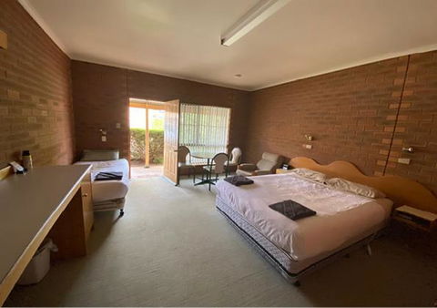 Railway Hotel Motel Peterborough - Inverell Accommodation 1
