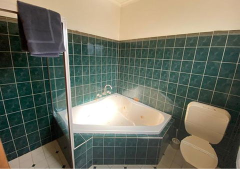 Railway Hotel Motel Peterborough - Inverell Accommodation 2