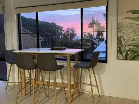 Rainbow Beachhouse - Deluxe, Pristine Location - Inverell Accommodation 1