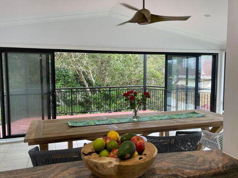 Rainbow Beachhouse - Deluxe, Pristine Location - Inverell Accommodation 2