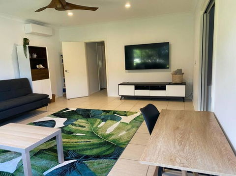 Rainbow Beachhouse - Deluxe, Pristine Location - Inverell Accommodation 3