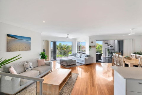 Rainbow Towers 2 Rainbow Beach - Inverell Accommodation 1