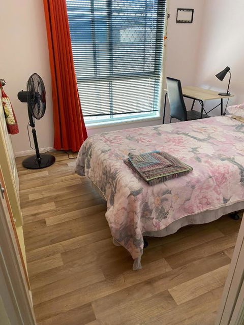 Red Cottage FEMALE ONLY BUDGET STAYS With Bedroom Plus Private Kitchenette Room - Inverell Accommodation 0