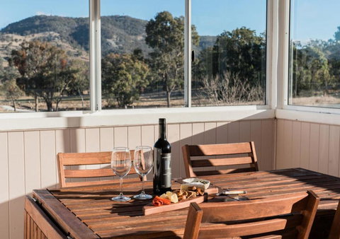 Pretty Pink Queenslander With Spectacular Views! - Inverell Accommodation 1