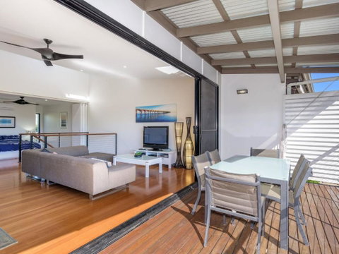Rainbow Surf 3 - Inverell Accommodation 3