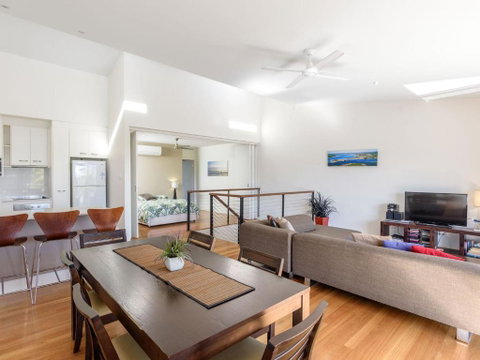 Rainbow Surf 4 - Inverell Accommodation 3