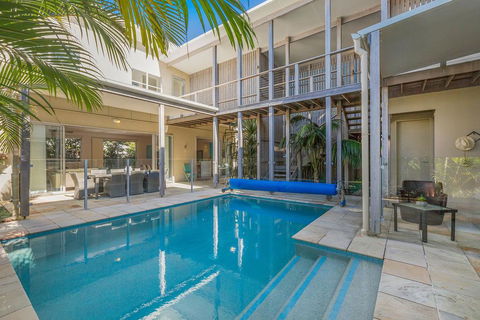 Augusta House - Inverell Accommodation 0