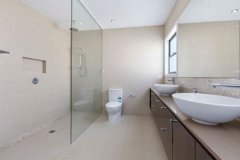 Augusta House - Inverell Accommodation 3