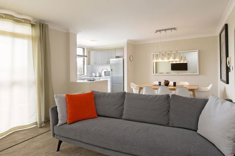 Avalanche 6 - Sophisticated Style &modern Comfort With A Central Location - Inverell Accommodation 2