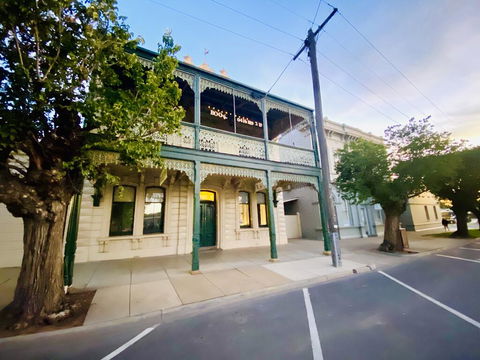 Balcony Level - Heygarth House - Port Of Echuca Townhouse - Inverell Accommodation 2