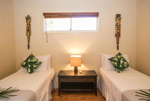 Bali Beach Villa - Port Douglas - Inverell Accommodation 1