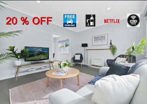BALLARAT CLOSE 2 CBD + HOSPITAL+3BR HOME+NETFLIX + WiFi + Gift - Inverell Accommodation 0