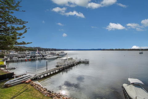 Bancroft Bay Frontage - Inverell Accommodation 3