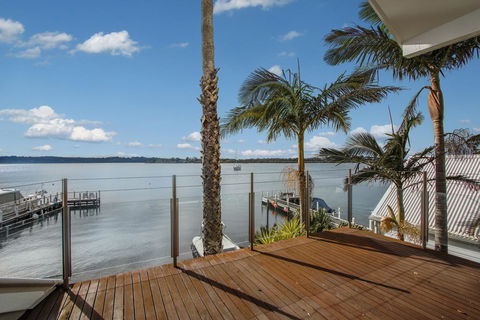Bancroft Bay Frontage - Inverell Accommodation 1