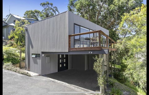 Bay Views Lorne - Inverell Accommodation 0