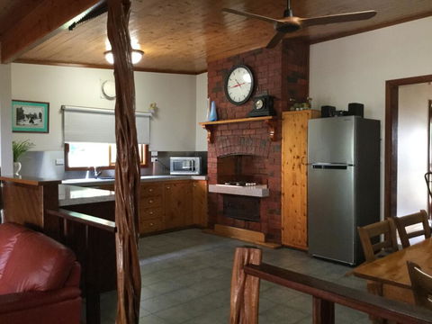 Bayview Boathouse - Inverell Accommodation 2