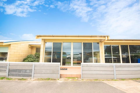 Bayview No 2 - Next To The Beach - Inverell Accommodation 0