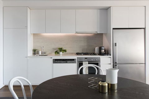 Beach Apartment Port Melbourne - Inverell Accommodation 1