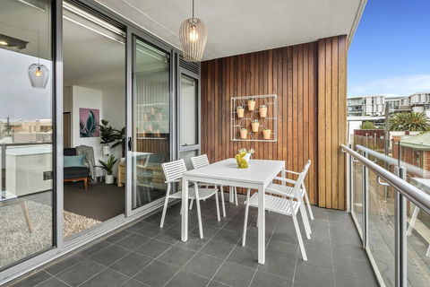 Beach Apartment Port Melbourne - Inverell Accommodation 2