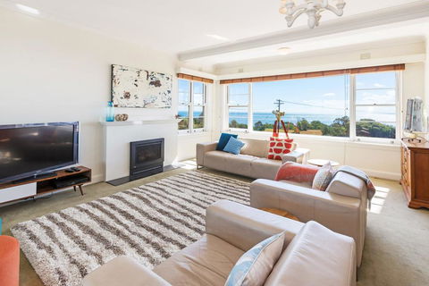 BEACH BELLE - MORNINGTON - Inverell Accommodation 0