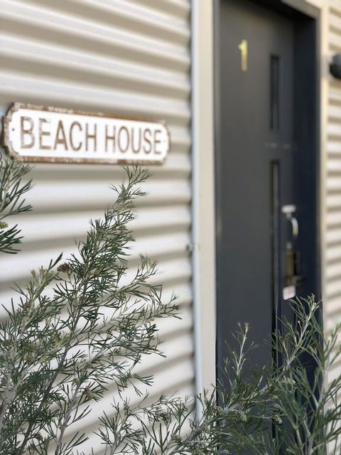 Beach Holiday Apartments - Inverell Accommodation 3