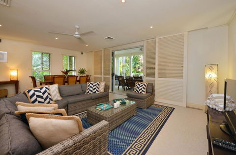 Beach Villa - 4 Plantation House - Inverell Accommodation 3