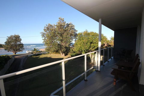 BEACHFRONT 3- 3/12 Bundella Ave LC - Inverell Accommodation 0