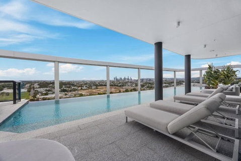 Rivello Apartments - Free Secure Car Park, 6km To City, Ferry Terminal, Eat Street, Rooftop Pool, Sauna, Portside Dinning - Inverell Accommodation 1