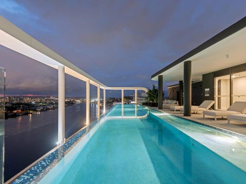 Rivello Apartments - Free Secure Car Park, 6km To City, Ferry Terminal, Eat Street, Rooftop Pool, Sauna, Portside Dinning - Inverell Accommodation 0