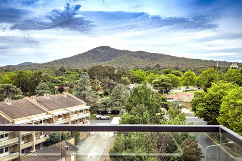 Reid City Escape Modern Stay In ACT - Inverell Accommodation 3