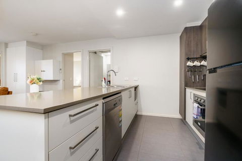 Relaxing 2BR Stay Near South Point Tuggeranong - Inverell Accommodation 2