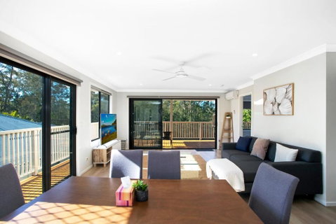 Renovated Coastal Getaway With Water Views - Inverell Accommodation 2