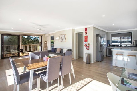 Renovated Coastal Getaway With Water Views - Inverell Accommodation 3