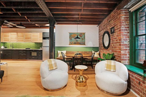 Retro Meets Industrial At Heritage Bond Store - Inverell Accommodation 1