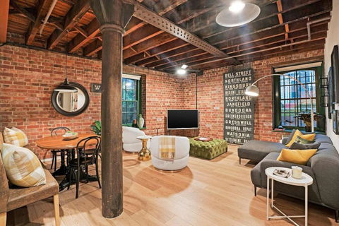 Retro Meets Industrial At Heritage Bond Store - Inverell Accommodation 0