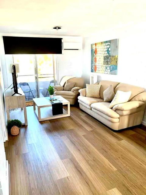 Right In Fremantle - Inverell Accommodation 0