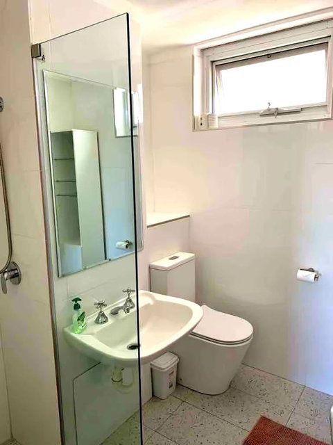 Right In Fremantle - Inverell Accommodation 3