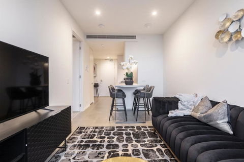Ritzy Apartment In Iconic Australia 108 With Views - Inverell Accommodation 2