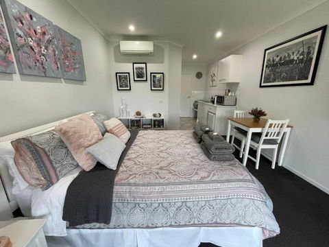 River Gardens Axedale Pet Friendly Farmstay B&B - Inverell Accommodation 2