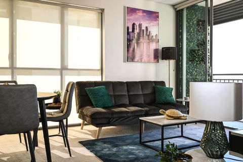 River View Apartment In Brisbane With Parking - Inverell Accommodation 0