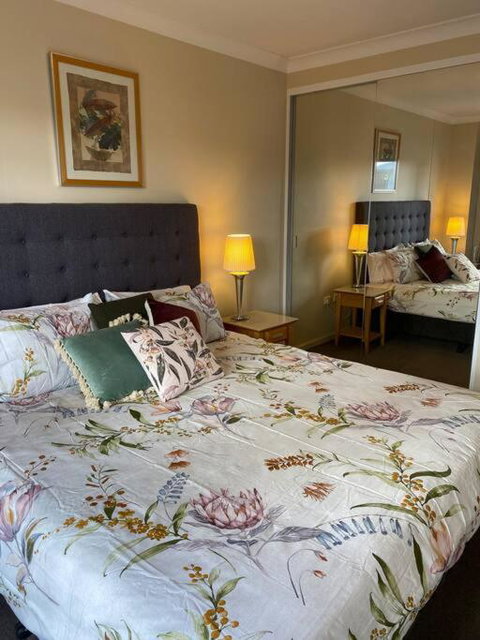 RIVERSIDE CITY VIEW PARKING NETFLIX WIFI WINE FREE - Inverell Accommodation 1