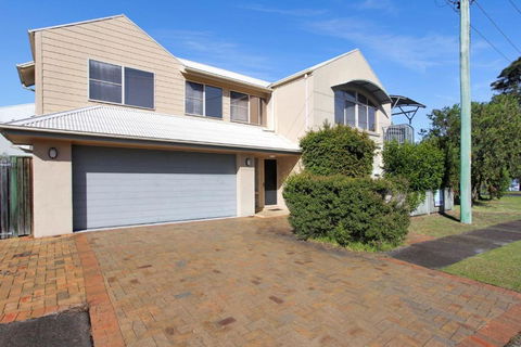 Riverside Views Hawks Nest - Inverell Accommodation 0