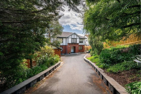 Riveting House With Incredible Water-view At SandyBay - Inverell Accommodation 0