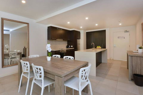 Resort-style Swim Out - A True Tropical Oasis - Inverell Accommodation 3