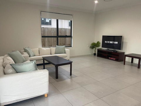 Redbank Plains Cozy Retreat - Inverell Accommodation 0