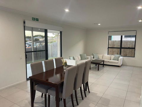 Redbank Plains Cozy Retreat - Inverell Accommodation 1