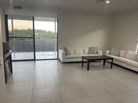 Redbank Plains Cozy Retreat - Inverell Accommodation 3